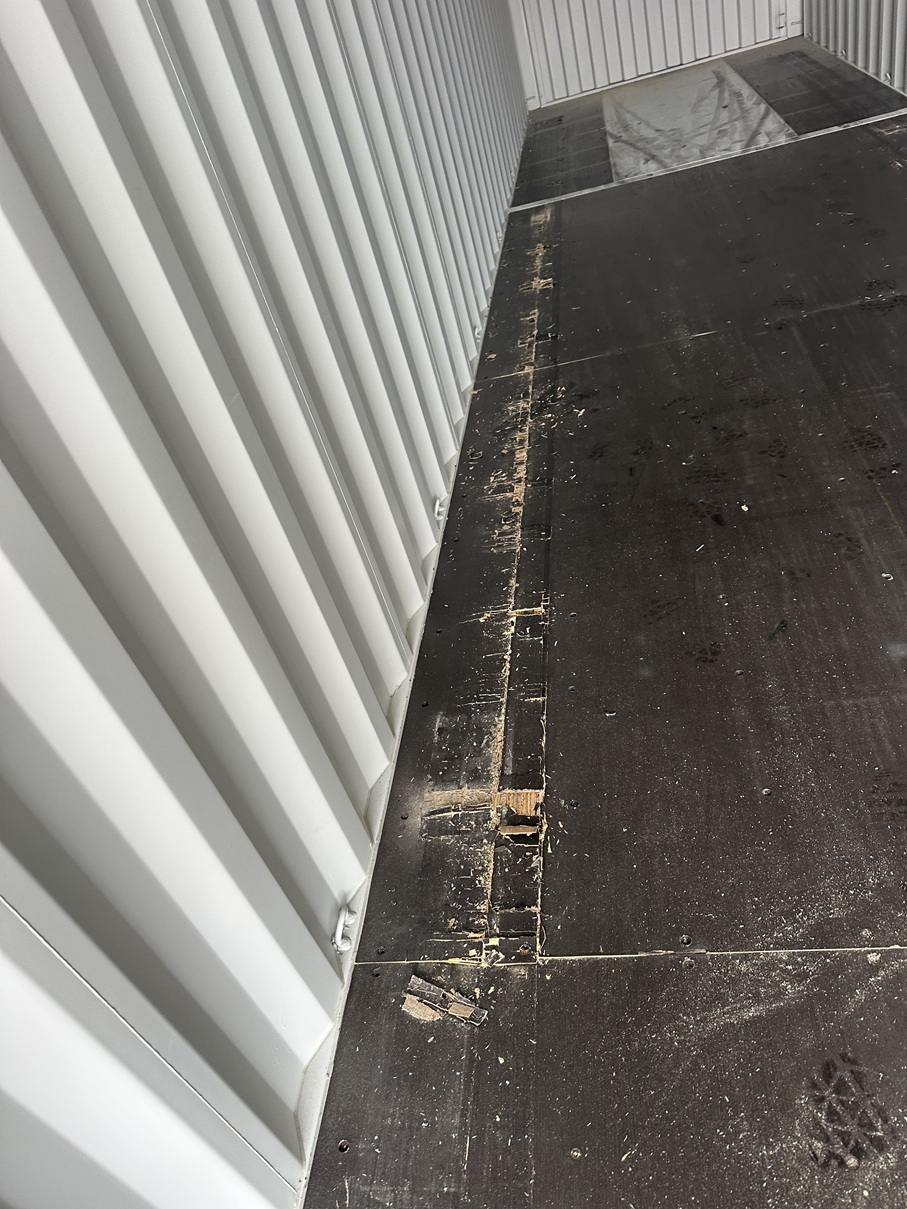 Special New 40FT Container — Minor Damage — photo 3