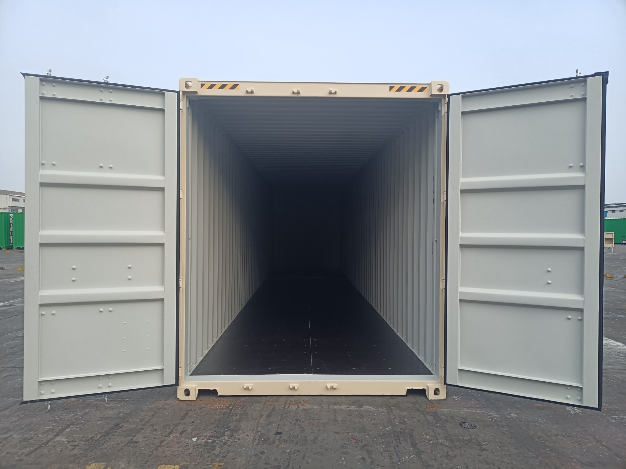 Special New 40FT Container — Minor Damage — photo 2